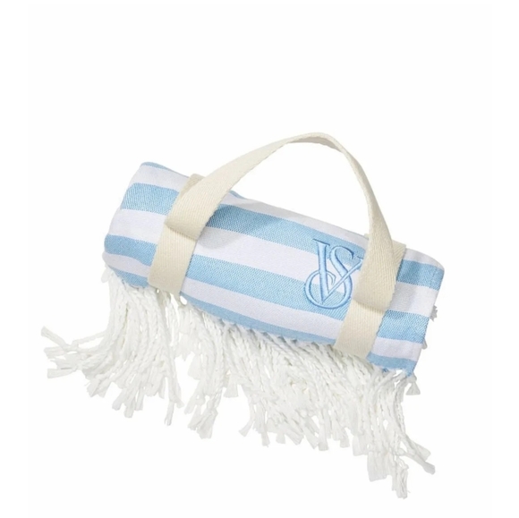 Victoria secret beach blanket - Picture 3 of 5